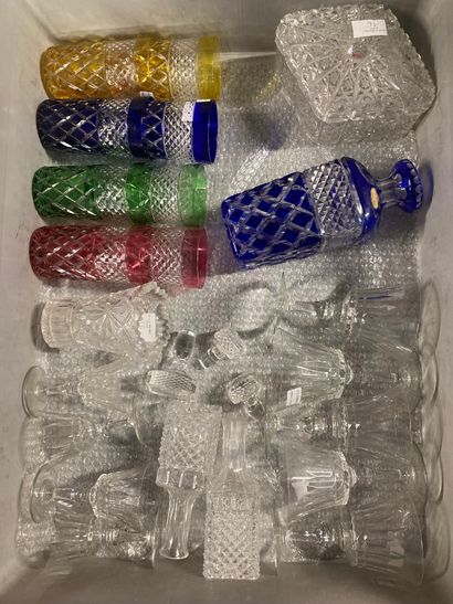 null Lot of crystal and glassware

Baccarat, part of a set of glasses (9 pieces)...