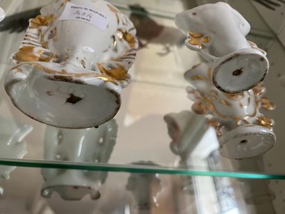 null Lot de petits vases en porcelaine de Paris 

Fin du XIXème siècle