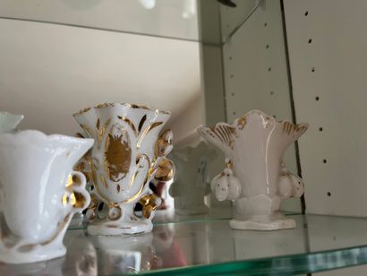 null Lot de petits vases en porcelaine de Paris 

Fin du XIXème siècle
