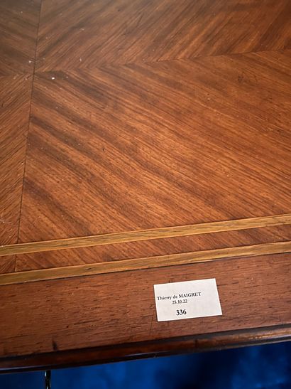 null Table à écrire en placage de style Louis XVI. Dim.: 73 x 80 x 50 cm. (réf 1...