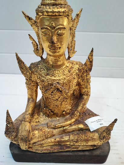 null Thaïlande, Bouddha assis en bronze doré

Usures et petits manques

H : 33 cm...
