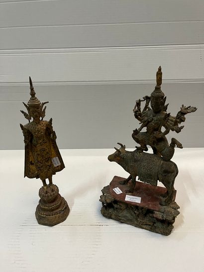 null Thaïlande 

Deux bronzes dorés représentant des divinités 

Usures et petits...