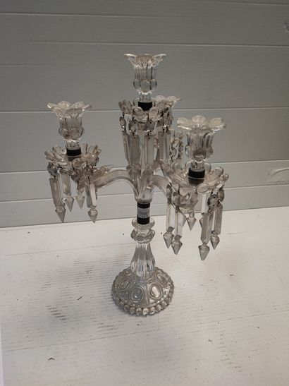 null Candelabra with three lights, Baccarat

Damage and missing parts

H : 48 cm...