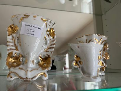 null Lot de petits vases en porcelaine de Paris 

Fin du XIXème siècle