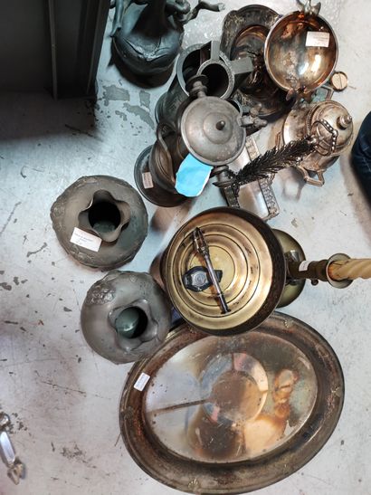 null Strong lot of various silver and pewter metal trinkets including vases, pourers,...