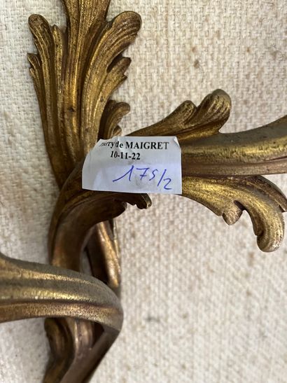 null Paire d'appliques de style Louis XV en bronze doré 

H : 40 cm 

Usures