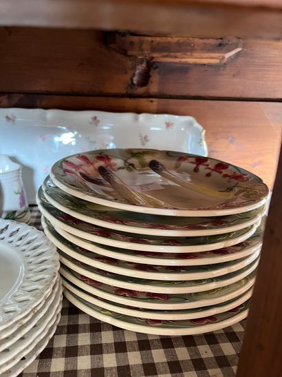 null Large lot of ceramics (porcelain and earthenware): asparagus plates, a dish...