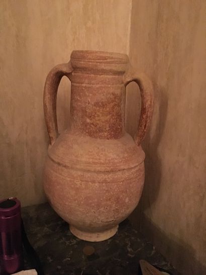 null Paire de vases en terre cuite à deux anses_Dans le goût antique_H : 26 cm (ref...