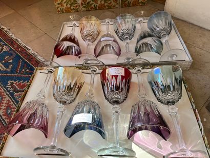 null Ensemble de 14 verres à vin du Rhin, cristalin Fains

Usures