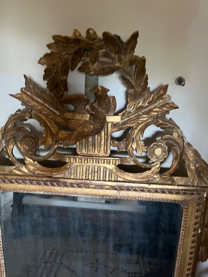 null Wooden and stucco gilt mirror with pediment decorated with dove and quiver,...