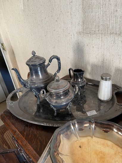 null Silver plated manette including tea and coffee set, vase, coffee pot, platerie,...