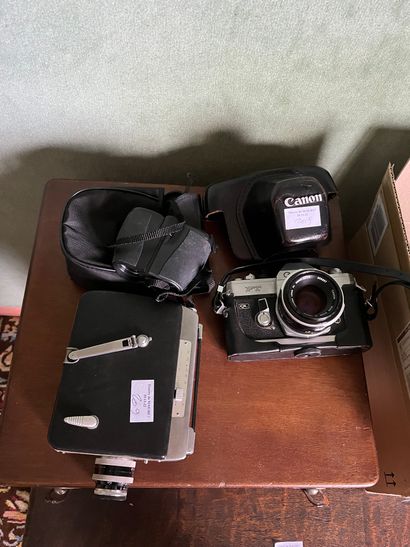 Set of cameras (Canon), camera (Kodak royal...