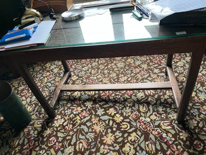 null Lot de meubles rustique ou de style Louis XIII : porte-revue, table à écrire,...