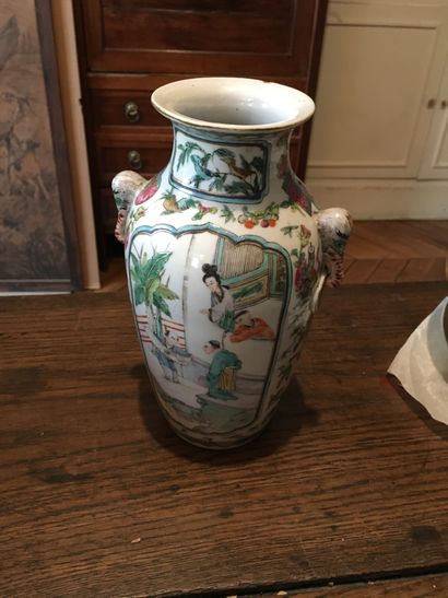 null CANTON. Jug decorated with characters and with the sample, two handles appearing...