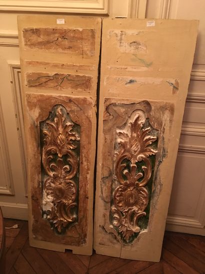 null Two pieces of carved and lacquered wood paneling, rocaille decoration_Italian...