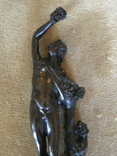 null Bacchus à la panthère en bronze à patine noire sur une base en marbre, bras...