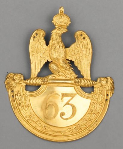  Plaque de shako d'officier du 63e régiment d'infanterie de ligne en laiton doré....