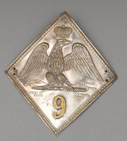 null Plaque de shako d'officier du 9e régiment modèle 1806 losangé, en cuivre argenté....