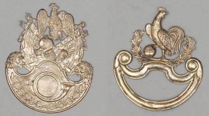  Trois plaques de shako de la garde nationale en cuivre argenté, dont une rare à...