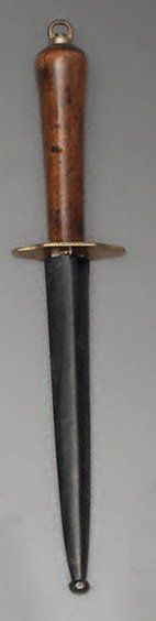  Poignard d'abordage modèle 1833, poignée en bois ; lame et garde poinçonnées ; fourreau...