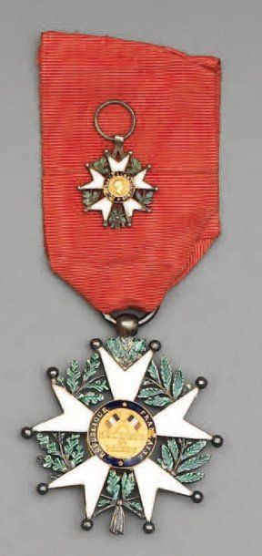 null Une croix de chevalier de l'ordre de la Légion d'Honneur en argent, émaillée...