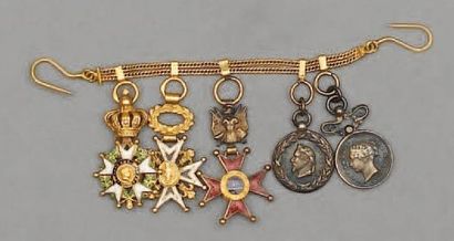 null Brochette en or comprenant une croix d'officier de l'ordre de la Légion d'Honneur,...