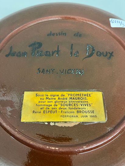 null PICART LE DOUX Jean (1902-1982)
 Assiette décorative en terre cuite à décor...