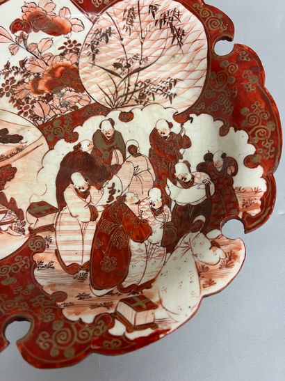 null JAPON, Satsuma
Coupe en céramique décorée en rouge de fer et or de personnages...