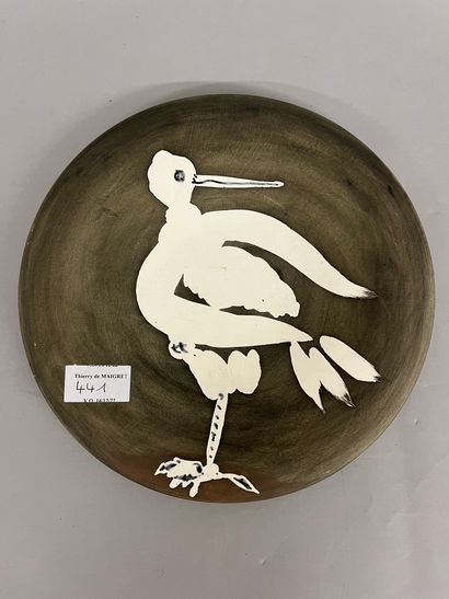 null PICASSO Pablo (1881-1973)
 Round plate " Bird n° 82 " in white earthenware,...