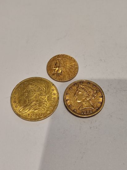 null Lot de 3 pièces en or comprenant :
1 pièce de 5 Dollars or Liberty datée 1810....