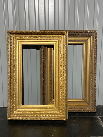null Deux cadres en bois et stuc doré dit "Barbizon"
31,5 x 59 x 14 cm 
59 x 31 x...