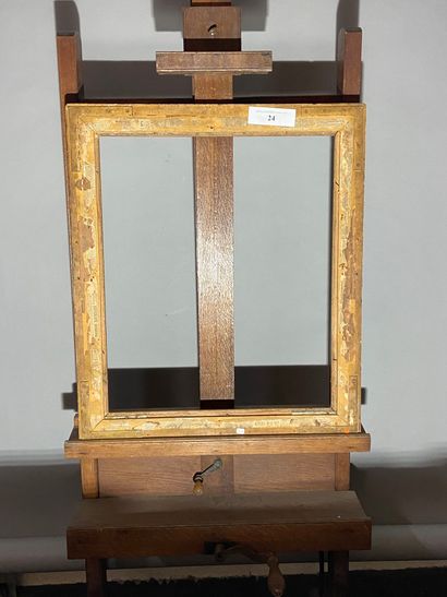 null Baguette en bois mouluré, doré et noirci
XVIII-XIXe 
64 x 53 x 7 cm figure 15
(vendu...