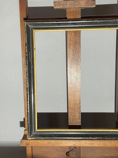 null Baguette en bois mouluré, doré et noirci
XVIII-XIXe 
64 x 53 x 7 cm figure 15
(vendu...