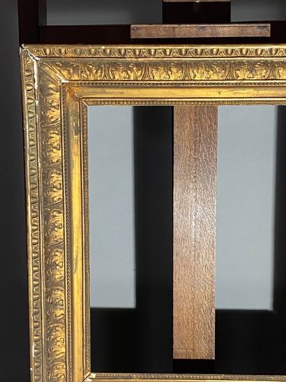 null Cadre en bois et stuc doré à décor de palmettes et godrons, style Empire , XIXe
45...