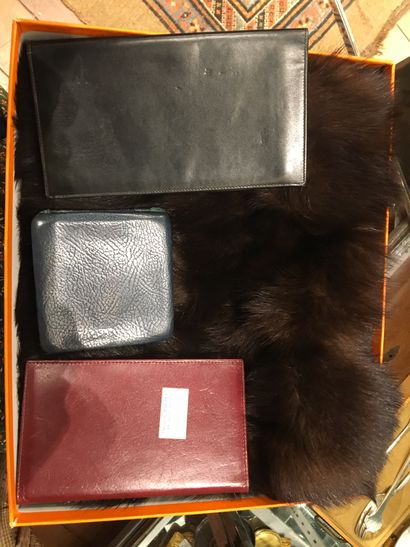 null Fur sleeve and small leather goods