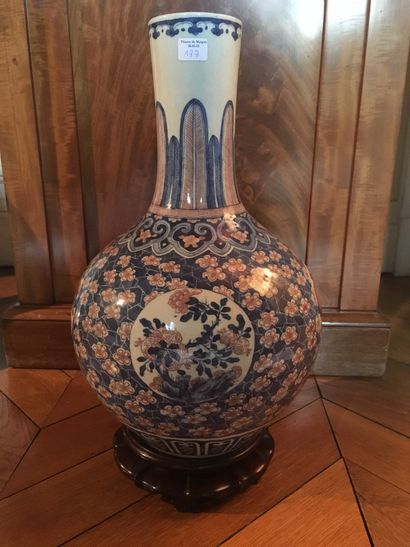 Vase à bulbe en porcelaine décor en bleu...