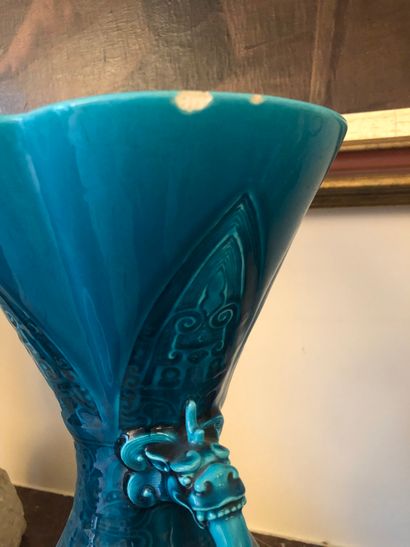 null Théodore DECK (1823-1891),Grand vase balustre turquoise à col à côte et largement...