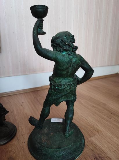 null Jeune vendangeur assis en régule H 26 cm , Bacchus dansant en bronze. Haut....
