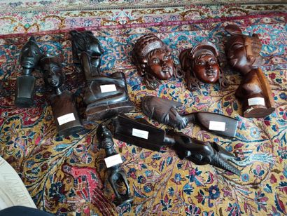 null Neuf statuettes africaines et divers (ref 163 et 155) -