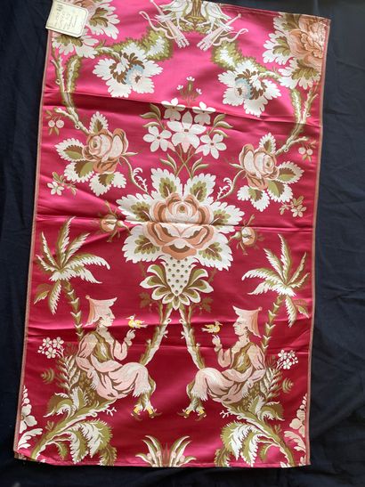 Beautiful set of 6 silk fabrics in replica...