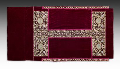 Portière in velvet and gold embroidered cartouches,...