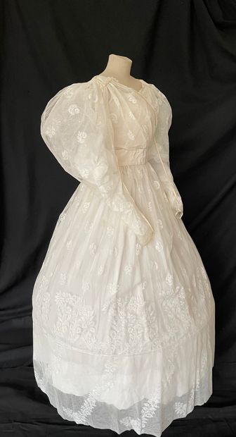 null Robe de bal ou de mariée, France, vers 1837, époque Romantique. 
Robe en tulle,...