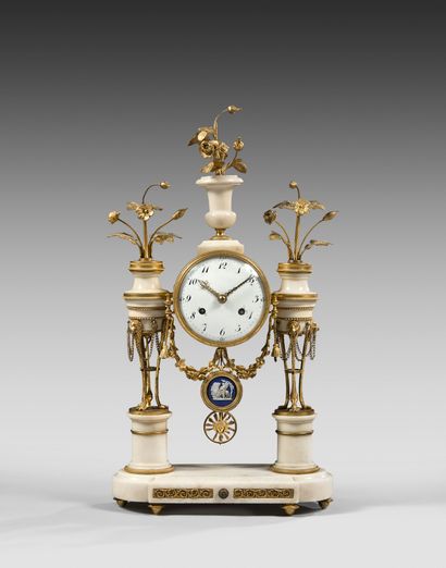 Portico clock in chased and gilded bronze...