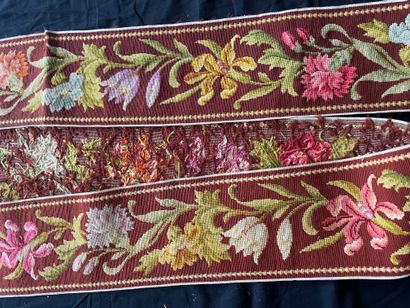 null Long roll of tapestry border in stitches on canvas, Second Empire period.
Embroidery...