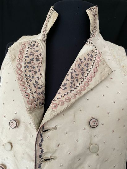 null Gilet d'hiver ou veste brodé à double boutonnage, vers 1790-1800.
Gros de Tours...