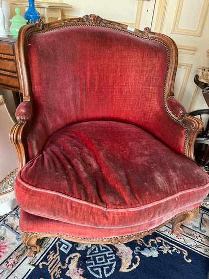 null Bergère en bois naturel de style Louis XV
Garniture de tissu rouge 
93 x 76...
