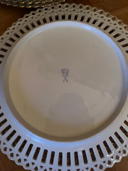 null Dessert service with floral decoration, openwork border
Mark on the reverse...