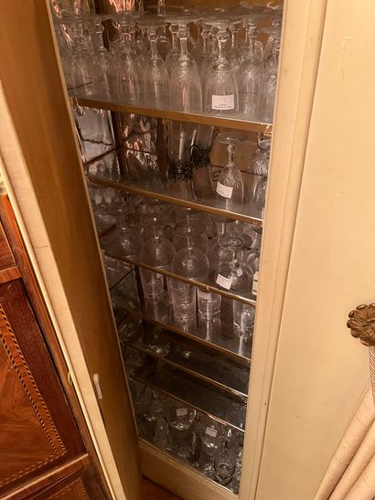 null Lot of various glassware including decanters, cups and wine glasses, a glass...