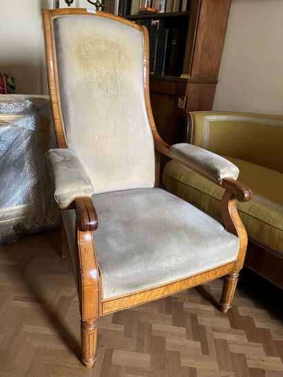 null Fauteuil Voltaire à décor de filets 
XIXème siècle
H : 105 cm (quelques trous...