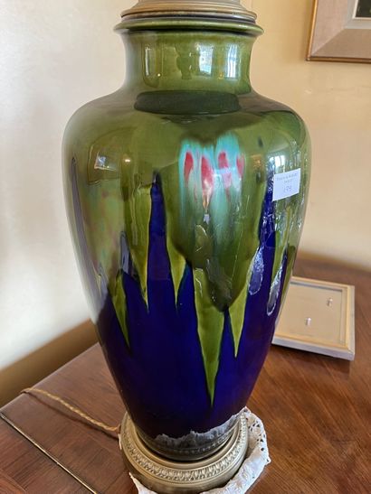 null Grand vase à coulures
(Monté en lampe)
Vers 1900
H : 54 cm